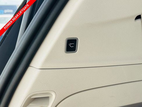 Used 2023 Chrysler Voyager LX FWD image 7