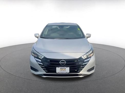 Used 2025 Nissan Versa SV image 4