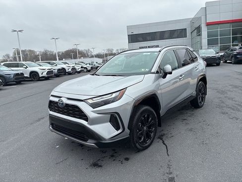 Used 2024 Toyota RAV4 SE w/ Convenience Package image 16