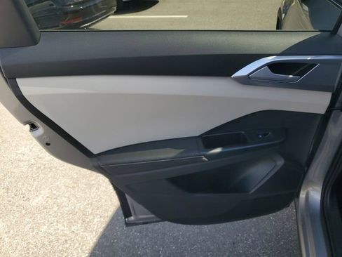 New 2026 Volkswagen Taos SE FWD image 8