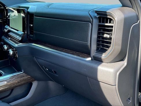 Used 2024 GMC Sierra 1500 Elevation w/ Preferred Package AWD/4WD image 18