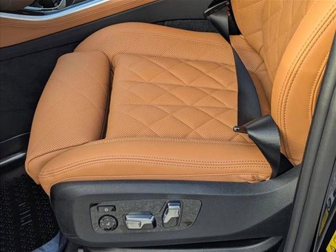 New 2026 BMW X5 xDrive50e image 4