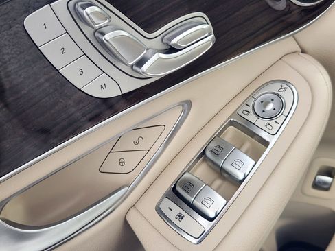 Used 2022 Mercedes-Benz GLC 300 image 17