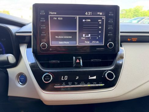 Used 2021 Toyota Corolla LE FWD image 31