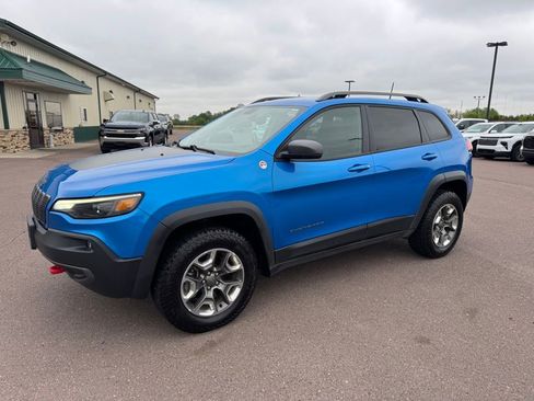 Used 2019 Jeep Cherokee Trailhawk w/ Cold Weather Group AWD/4WD image 4