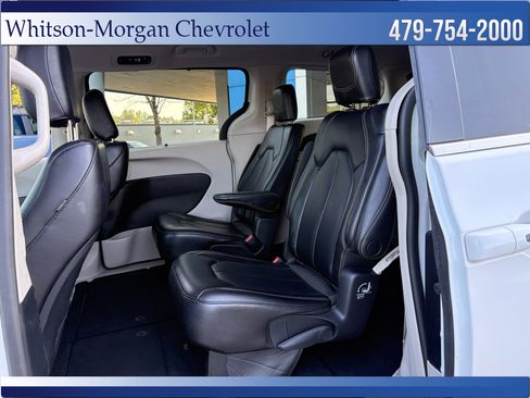 Used 2023 Chrysler Pacifica Touring-L FWD image 34