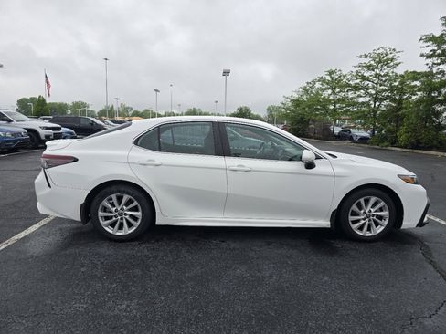 Used 2022 Toyota Camry SE FWD image 8