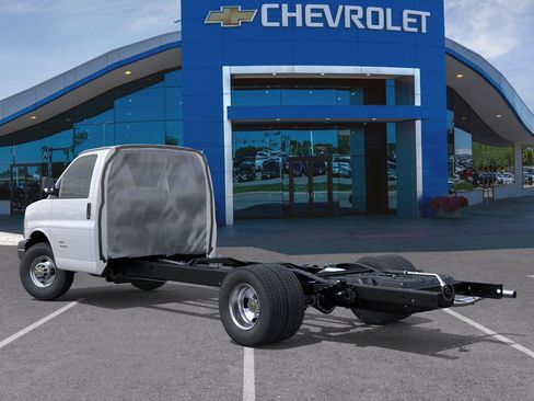 New 2026 Chevrolet Express 4500 w/ Power Convenience Package image 3
