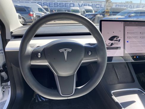 Used 2022 Tesla Model 3 Standard Range image 22