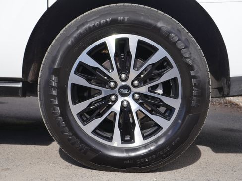 Certified 2025 Ford Expedition Max Platinum image 19