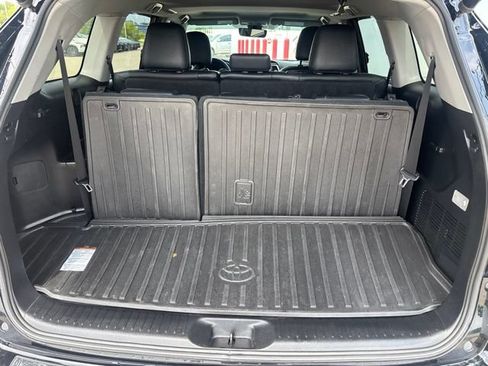 Used 2019 Toyota Highlander XLE AWD/4WD image 31