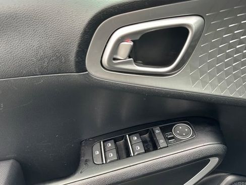 Used 2024 Kia Soul LX w/ Option Group 015 image 11