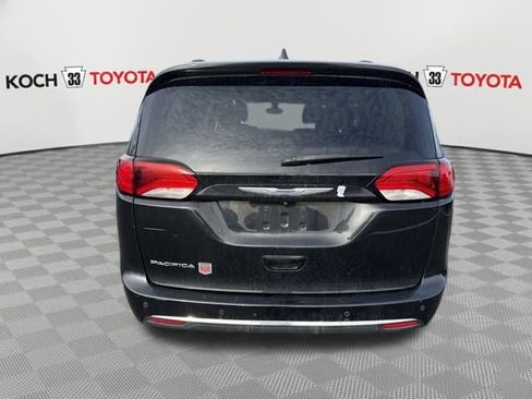Used 2018 Chrysler Pacifica Touring-L image 6