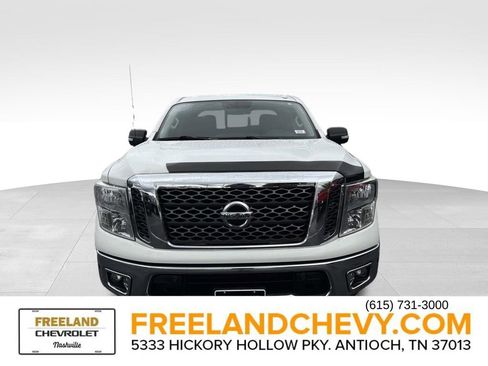 Used 2018 Nissan Titan XD RWD image 9