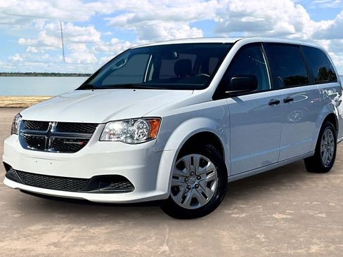 Used 2020 Dodge Grand Caravan SE FWD image 1