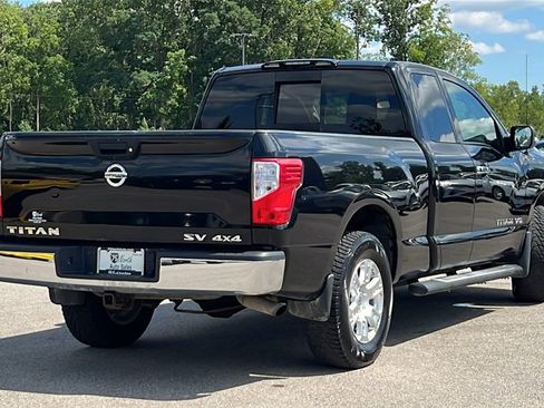 Used 2018 Nissan Titan SV image 5