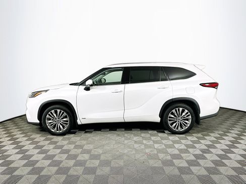 Used 2022 Toyota Highlander Platinum image 4