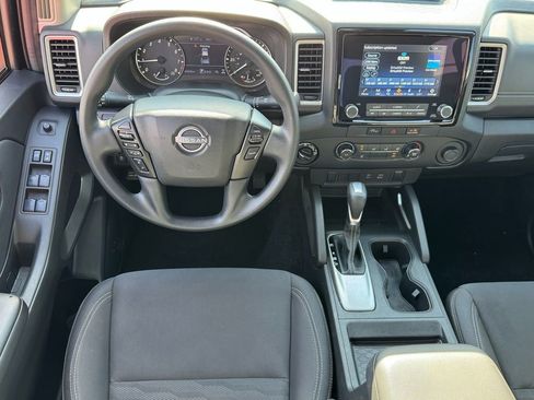 Used 2024 Nissan Frontier SV image 14