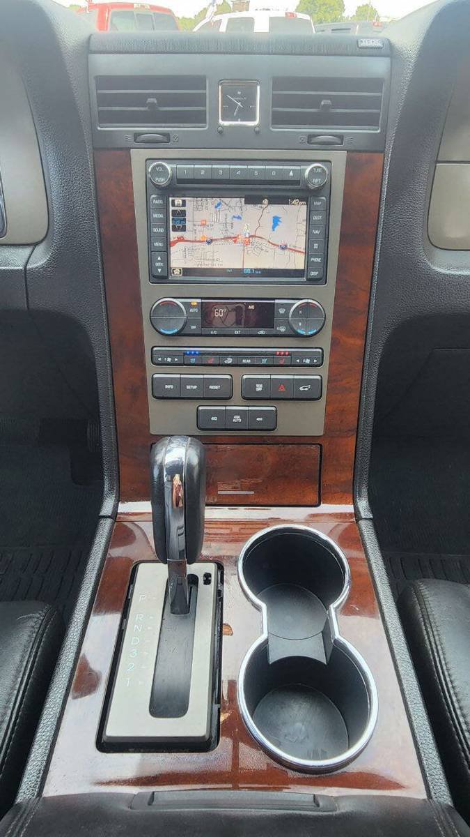 Used 2013 Lincoln Navigator 4WD image 9