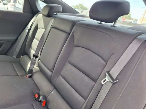 Used 2021 Chevrolet Malibu LT image 23