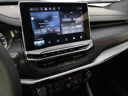 Used 2025 Jeep Compass Trailhawk image 27