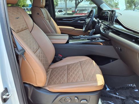 Certified 2023 Cadillac Escalade ESV Sport w/ Touring Package AWD/4WD image 11
