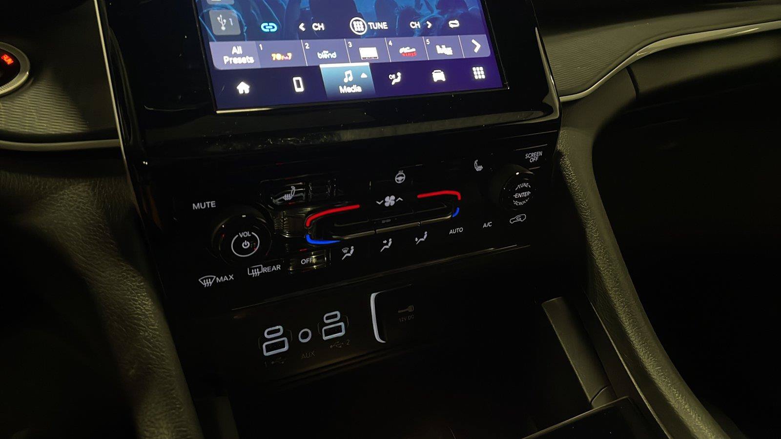 Used 2024 Jeep Grand Cherokee L Altitude AWD/4WD image 18