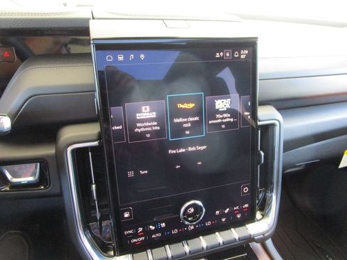 New 2026 GMC Yukon XL Denali w/ Denali Reserve Package RWD image 38