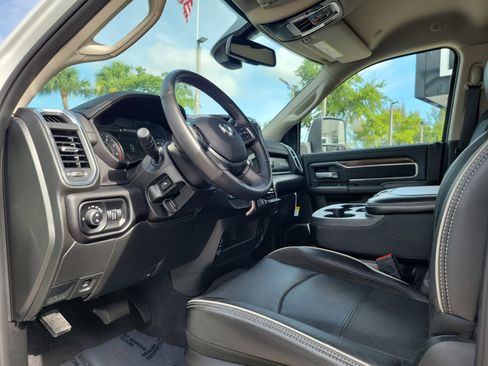 Used 2024 RAM 2500 Laramie AWD/4WD image 9