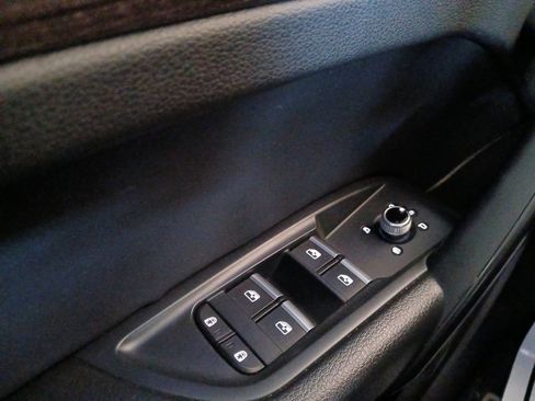 Used 2021 Audi Q5 Premium w/ Convenience Package image 20