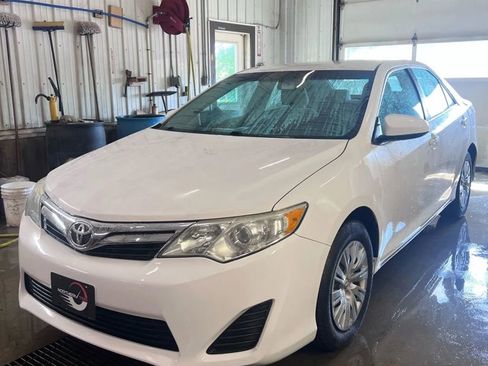 Used 2014 Toyota Camry L image 2