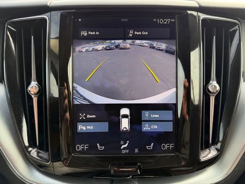 Used 2018 Volvo XC60 T6 Momentum w/ Convenience Package image 12