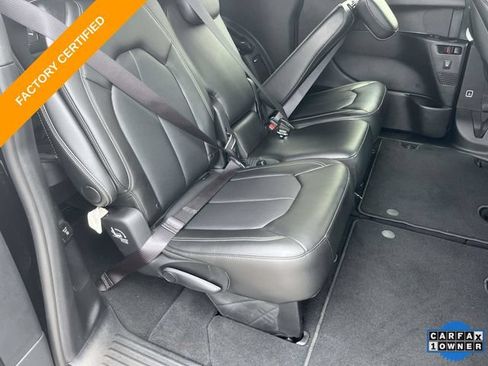 Used 2025 Chrysler Pacifica Select w/ Uconnect Theater Family Group FWD image 60