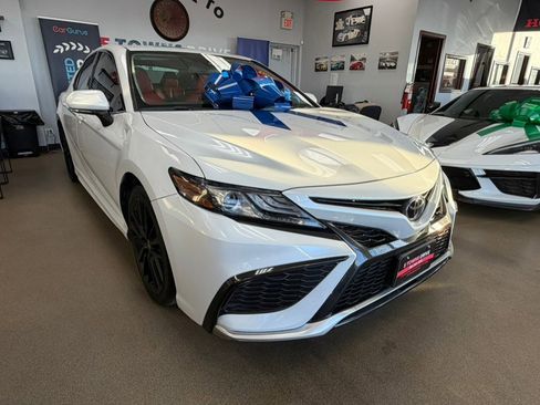 Used 2024 Toyota Camry XSE FWD image 2