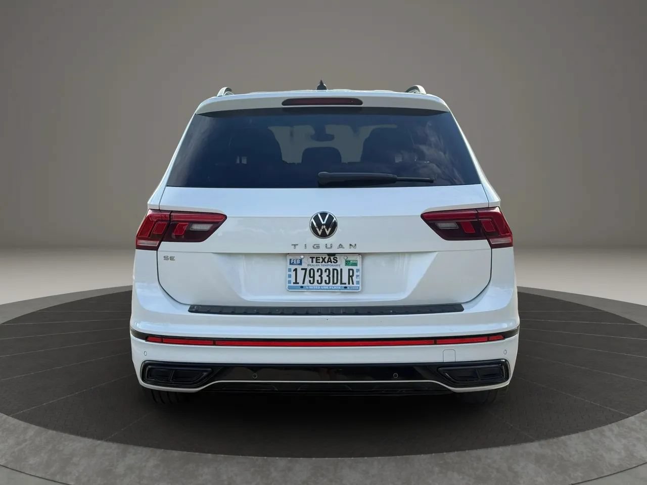 Used 2023 Volkswagen Tiguan SE R-Line FWD image 5