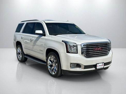 Used 2017 GMC Yukon SLT w/ Premium Edition image 3
