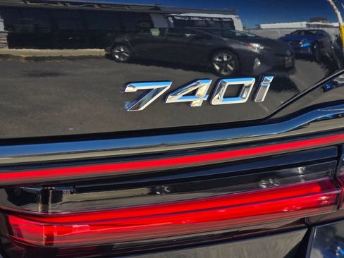 Used 2020 BMW 740i w/ M Sport Package RWD image 14