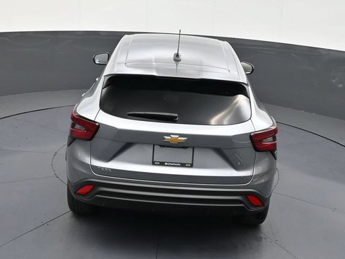 Used 2025 Chevrolet Trax LS FWD image 15