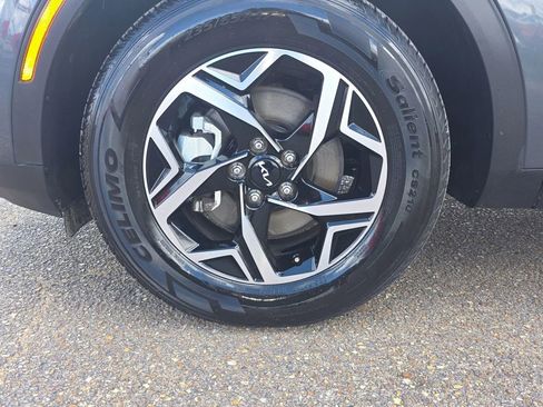 Used 2024 Kia Sportage LX image 11