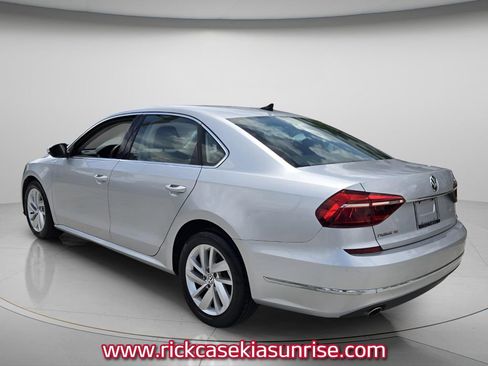 Used 2018 Volkswagen Passat 2.0T SE FWD image 8