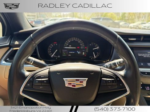 Used 2018 Cadillac XT5 AWD image 5