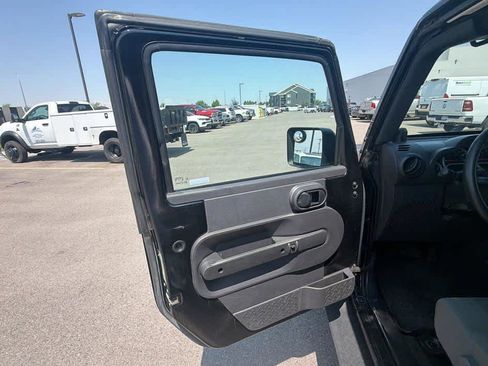 Used 2007 Jeep Wrangler Sahara w/ Dual Top Group AWD/4WD image 10