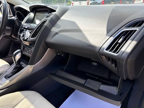 Used 2018 Ford Focus Titanium FWD image 38