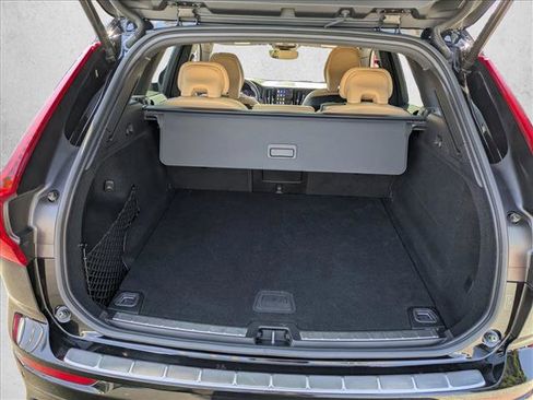 Used 2023 Volvo XC60 B5 Ultimate image 8