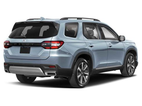 New 2025 Honda Pilot Touring image 2