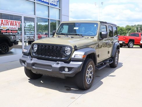 Used 2025 Jeep Wrangler Unlimited Sport AWD/4WD image 6