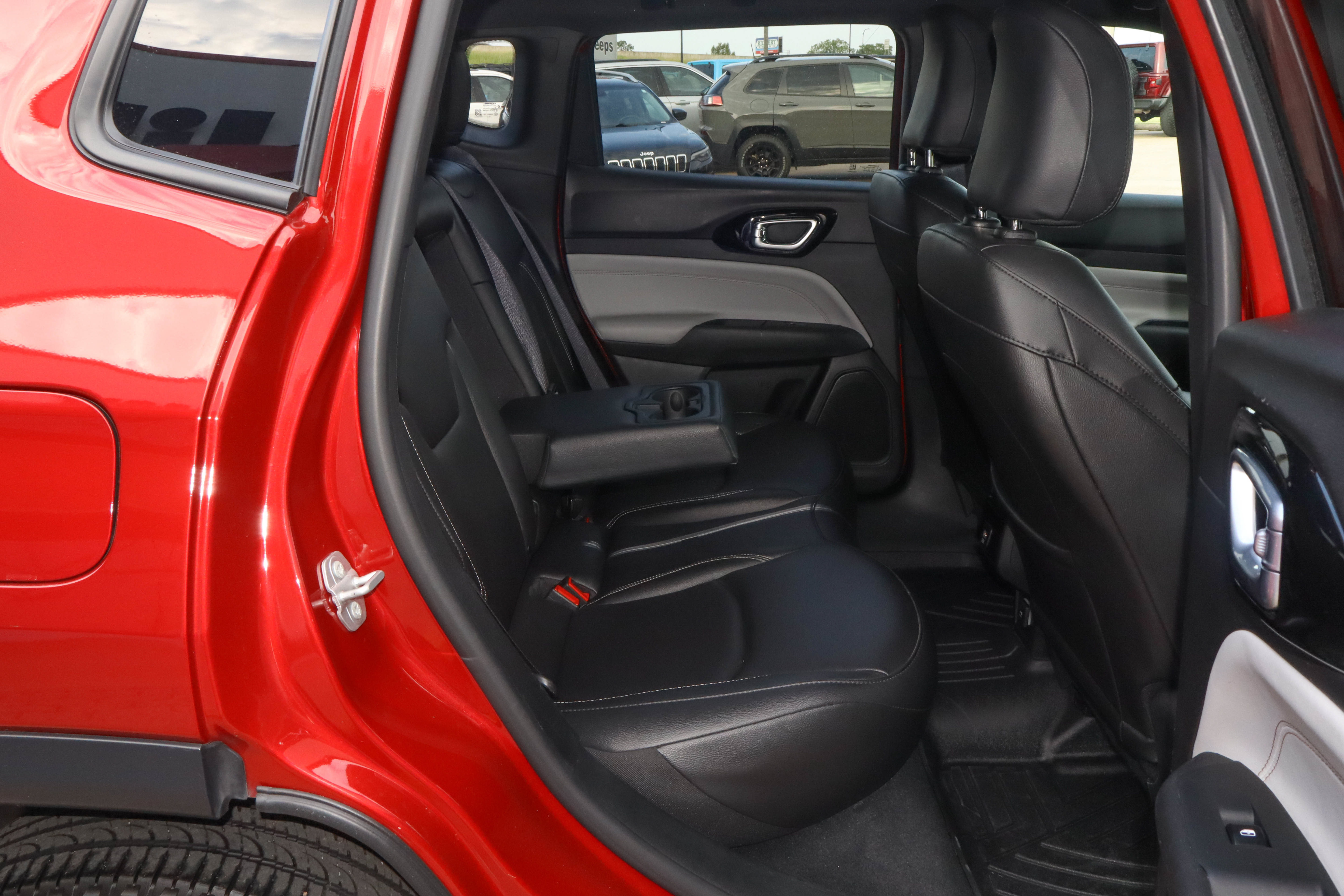 Used 2025 Jeep Compass Limited AWD/4WD image 23