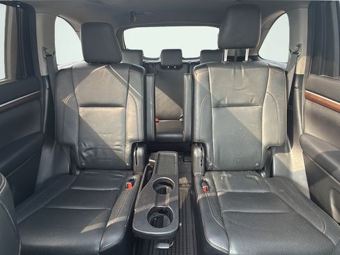 Used 2016 Toyota Highlander Limited Platinum w/ Four Season Floor Mat Package AWD/4WD image 31