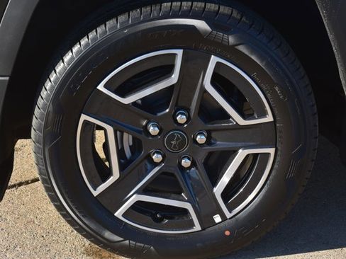 New 2026 Jeep Cherokee Laredo image 11