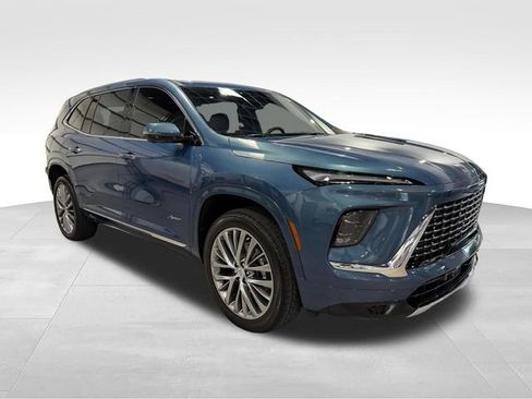 Used 2025 Buick Enclave Avenir FWD image 3